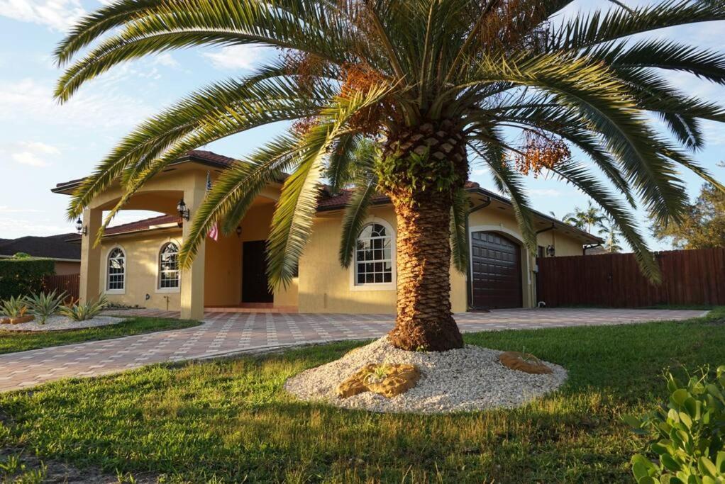 New Luxury Vacation Dream Rental- Sleeps 15! マイアミ エクステリア 写真