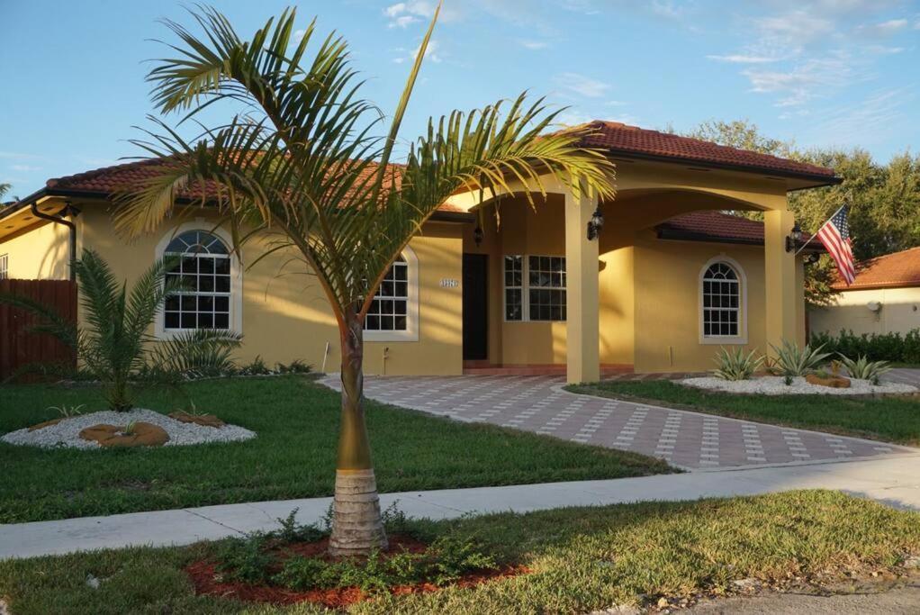 New Luxury Vacation Dream Rental- Sleeps 15! マイアミ エクステリア 写真