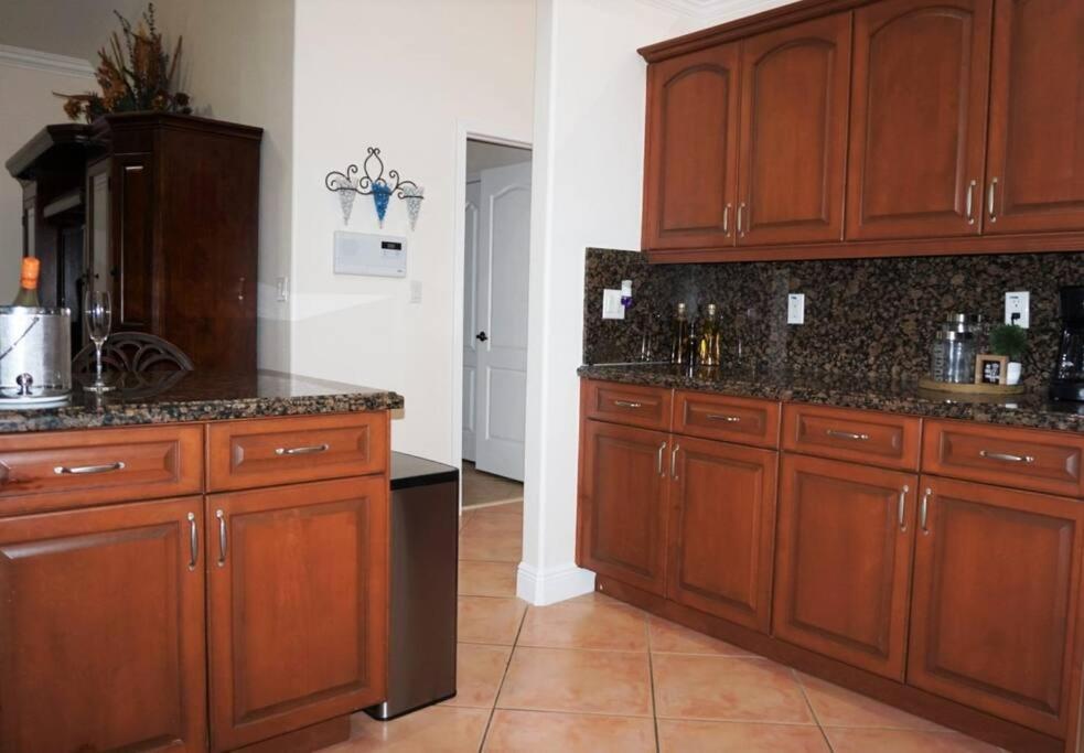 New Luxury Vacation Dream Rental- Sleeps 15! マイアミ エクステリア 写真
