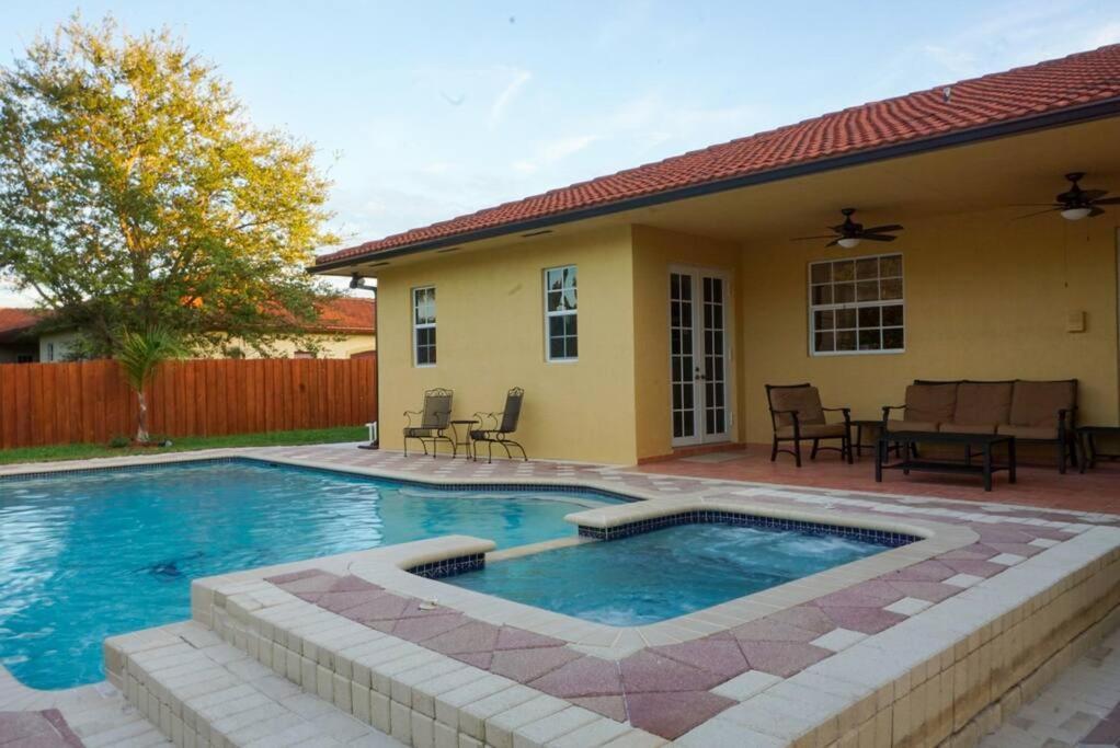 New Luxury Vacation Dream Rental- Sleeps 15! マイアミ エクステリア 写真