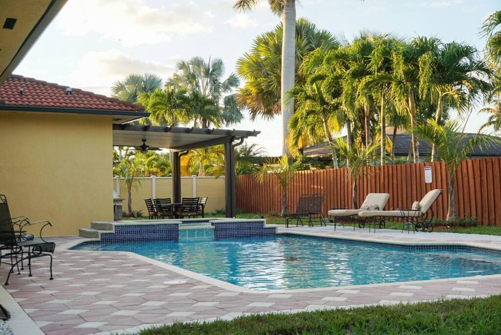 New Luxury Vacation Dream Rental- Sleeps 15! マイアミ エクステリア 写真
