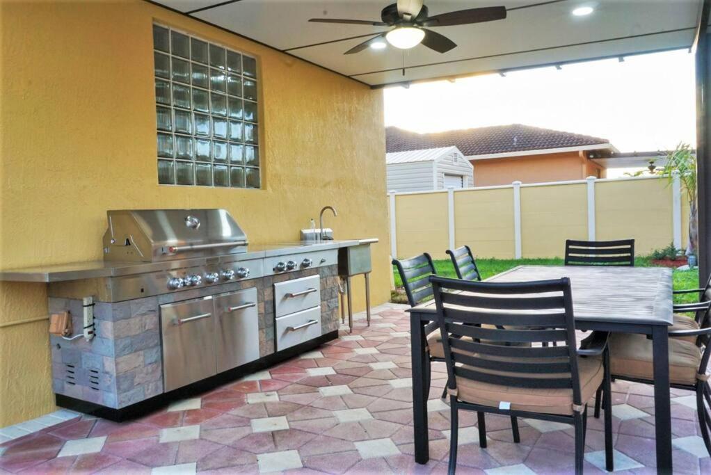 New Luxury Vacation Dream Rental- Sleeps 15! マイアミ エクステリア 写真