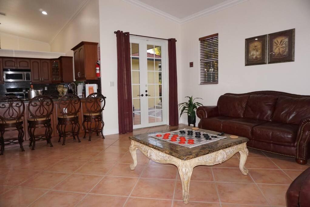 New Luxury Vacation Dream Rental- Sleeps 15! マイアミ エクステリア 写真