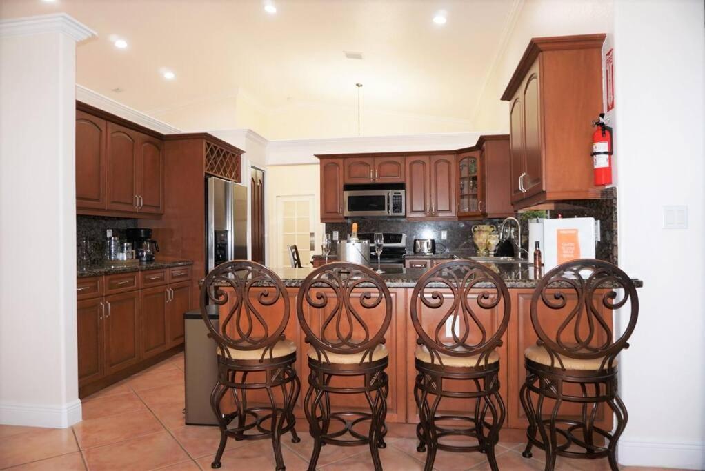 New Luxury Vacation Dream Rental- Sleeps 15! マイアミ エクステリア 写真